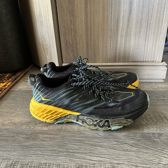 Lightly used Hoka Speedgoat 4 women's size 9 - Picture 1 of 5